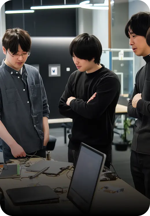 会議をする男性たちの写真